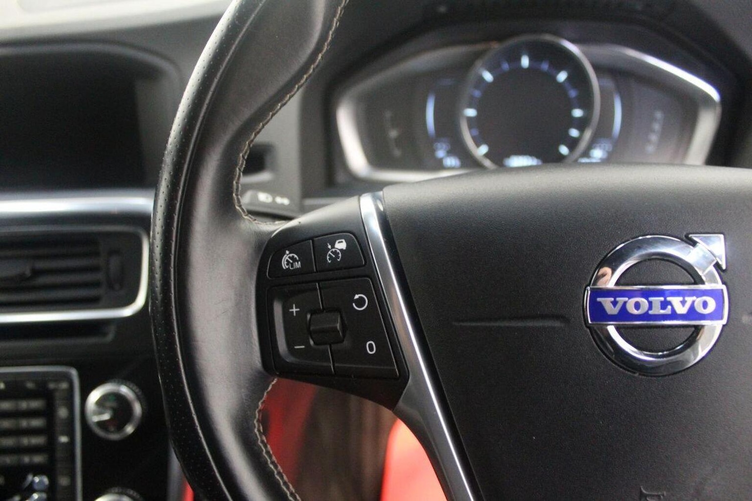 Used Volvo V60 2015 for sale - 76751844: Photo 45