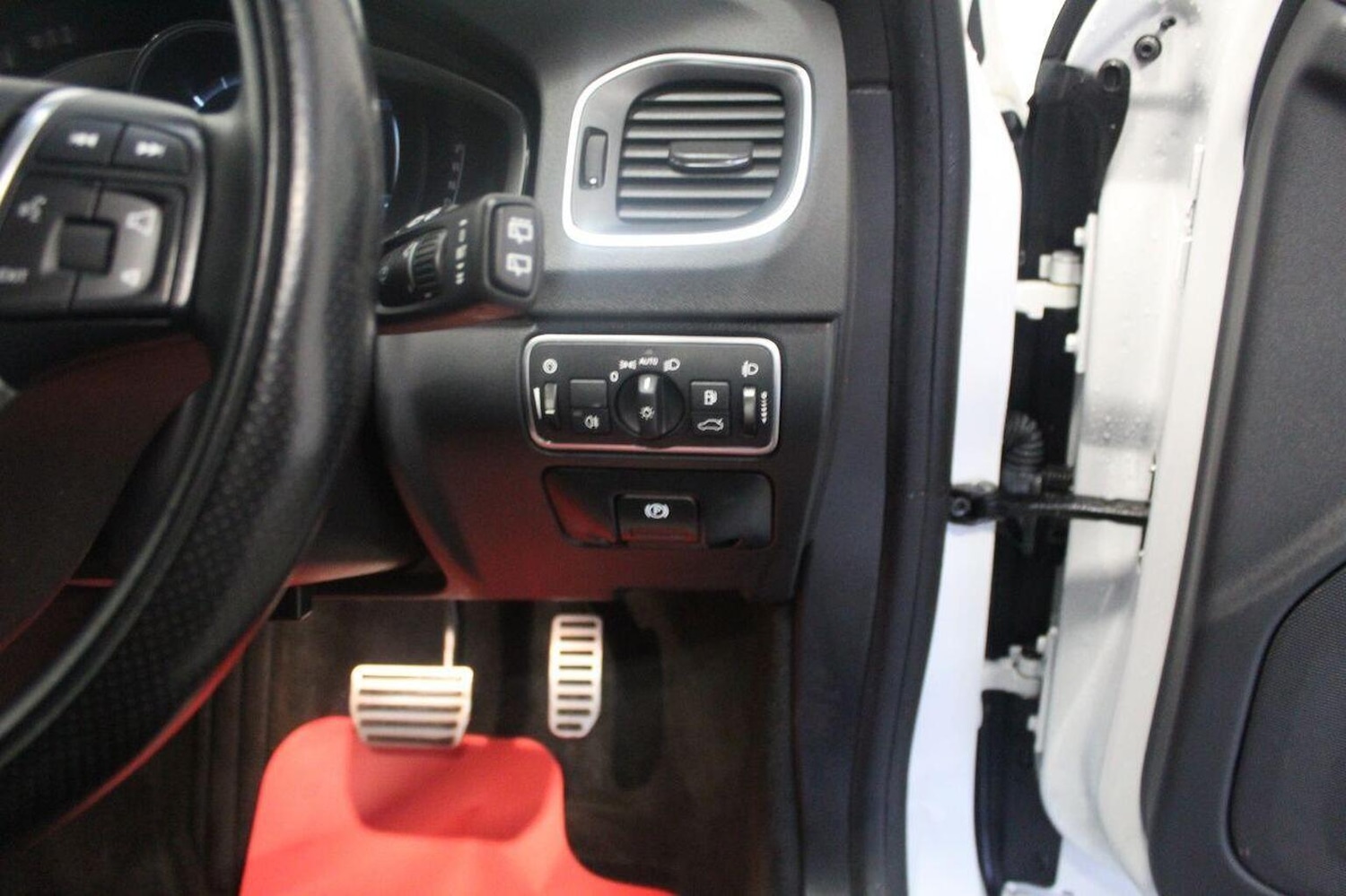 Used Volvo V60 2015 for sale - 76751844: Photo 47