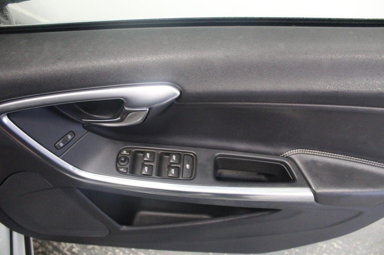 Used Volvo V60 2015 for sale - 76751844: Photo 48