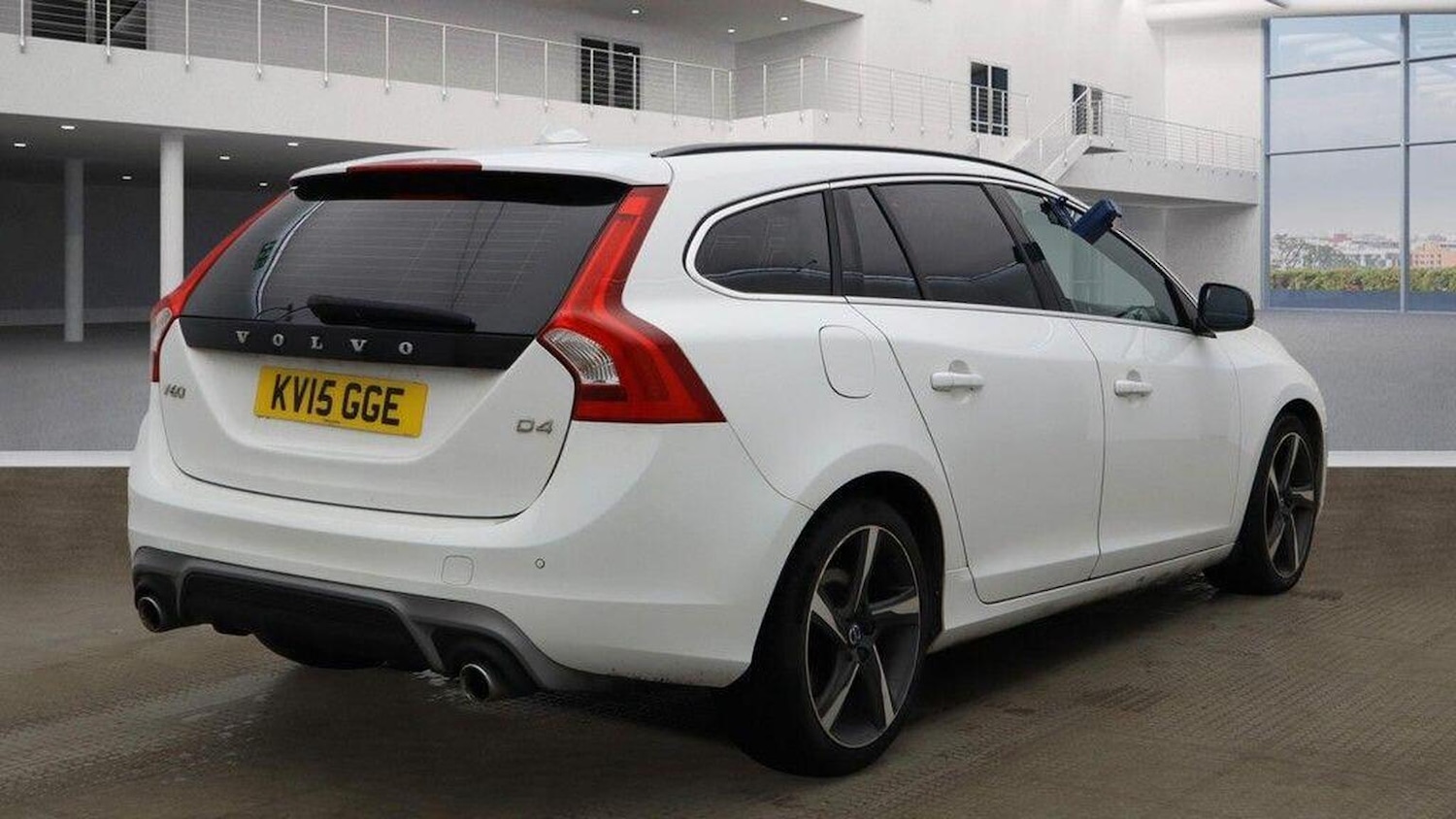 Used Volvo V60 2015 for sale - 76751844: Photo 5