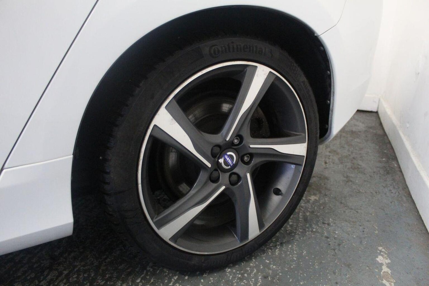 Used Volvo V60 2015 for sale - 76751844: Photo 57