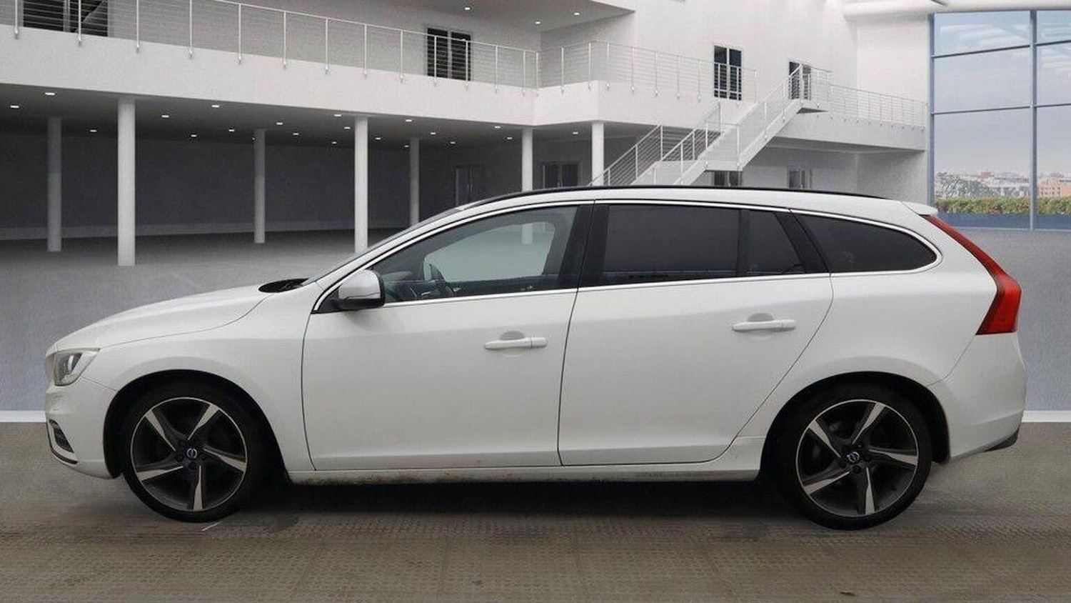 Used Volvo V60 2015 for sale - 76751844: Photo 7