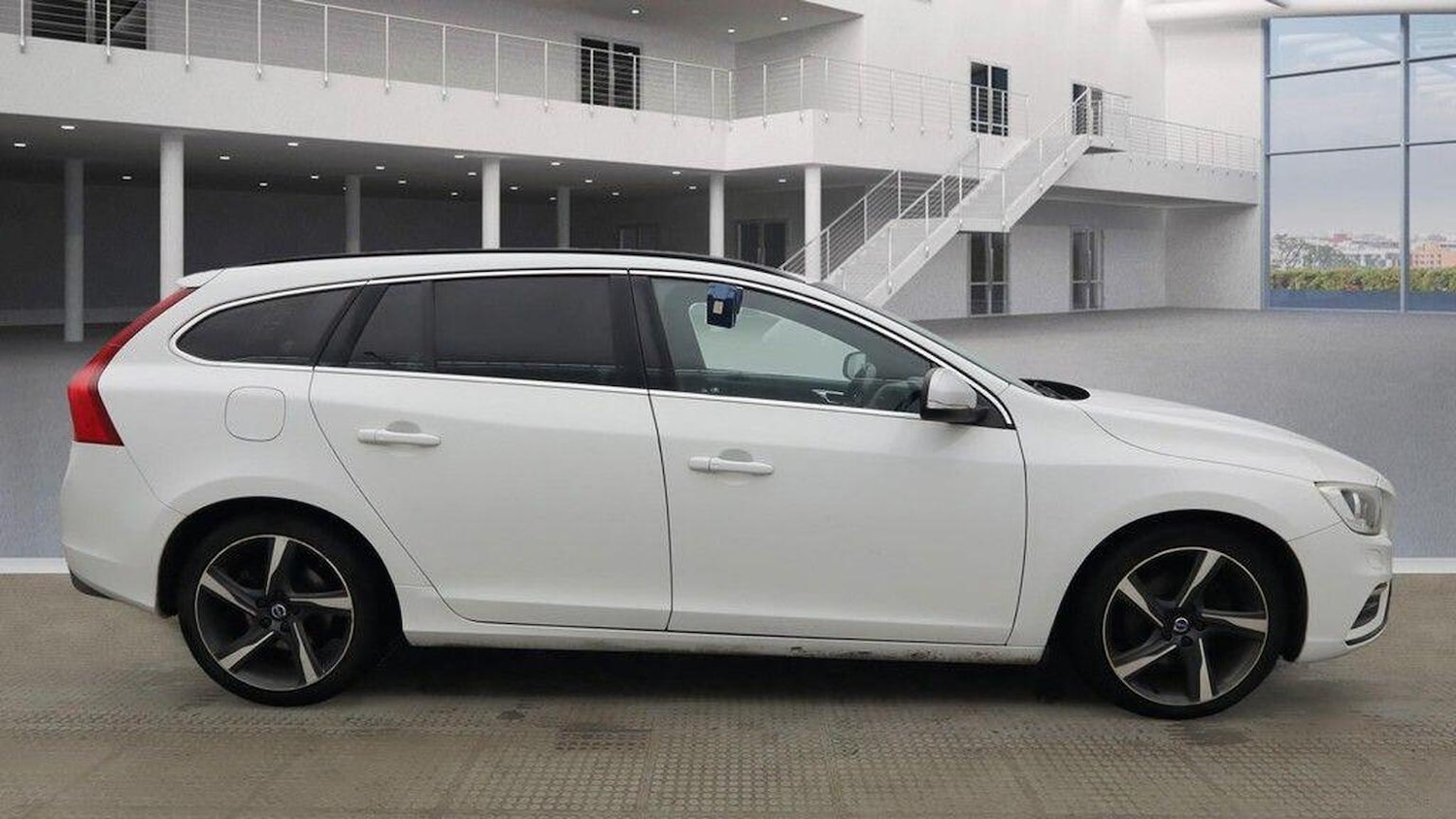 Used Volvo V60 2015 for sale - 76751844: Photo 8