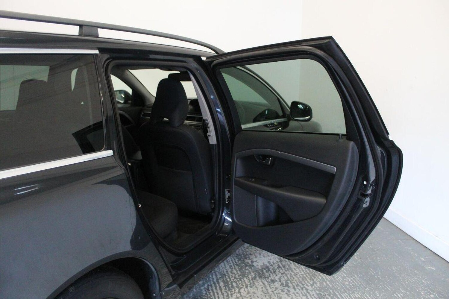 Used Volvo V70 2014 for sale - 77459972: Photo 25