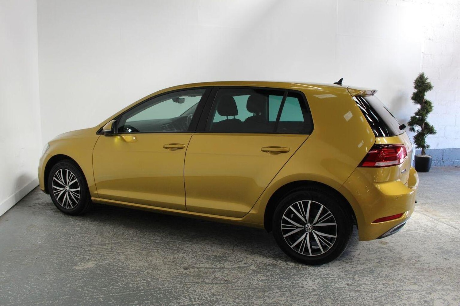 Used Volkswagen Golf 2017 for sale - 77937981: Photo 10