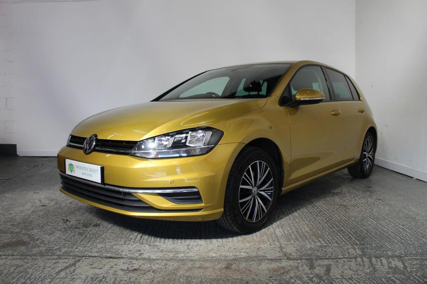 Used Volkswagen Golf 2017 for sale - 77937981: Photo 2