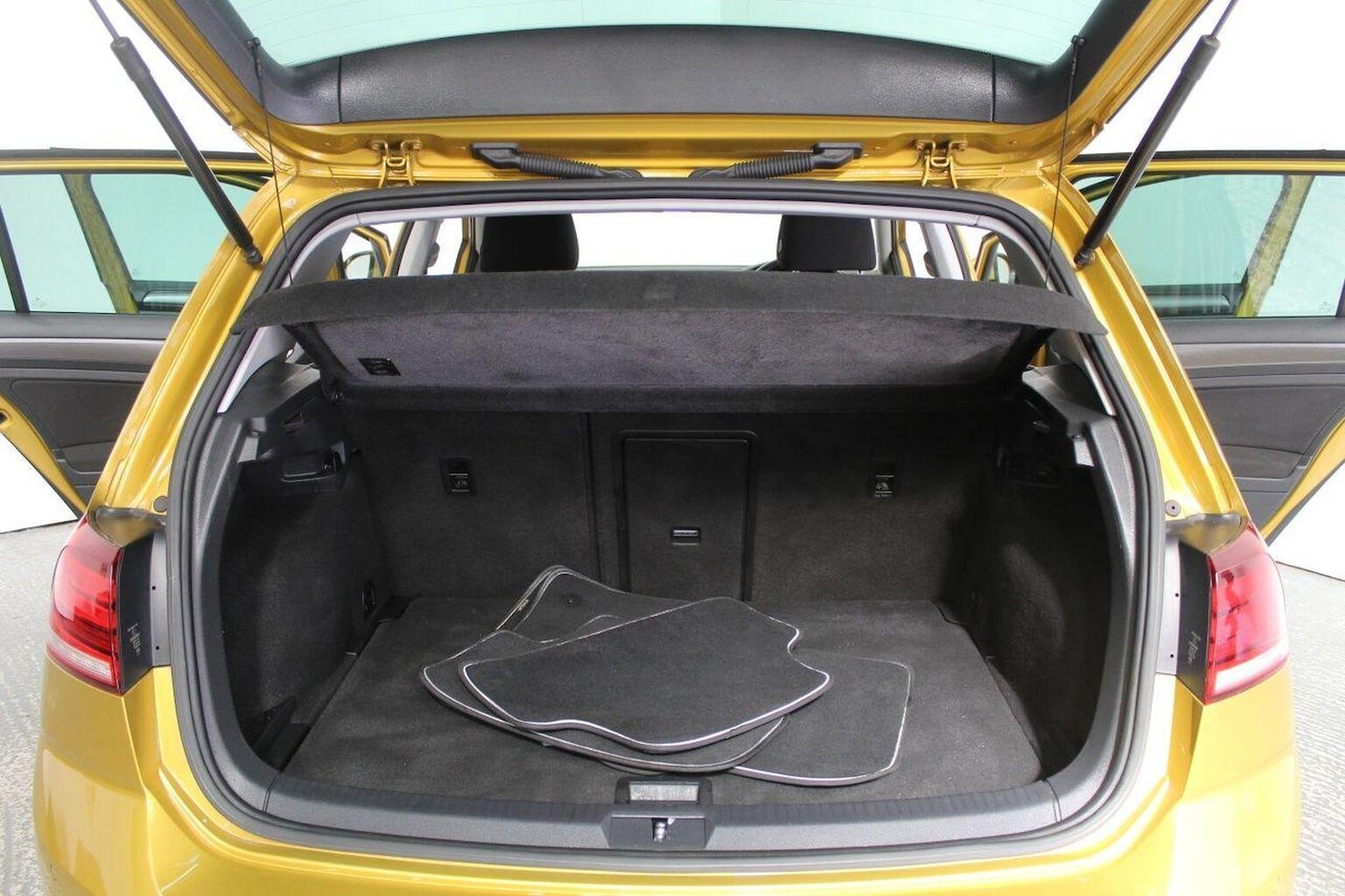 Used Volkswagen Golf 2017 for sale - 77937981: Photo 24