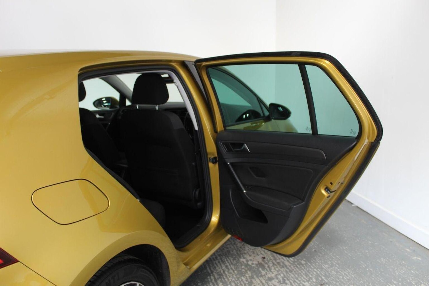 Used Volkswagen Golf 2017 for sale - 77937981: Photo 26