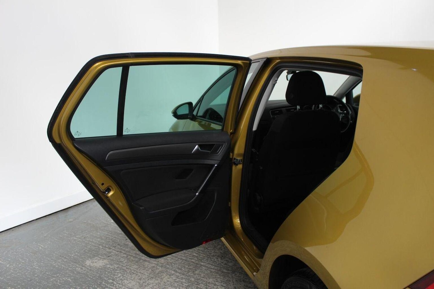 Used Volkswagen Golf 2017 for sale - 77937981: Photo 28