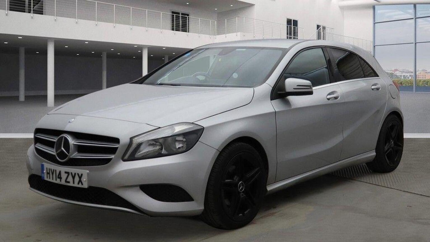 Used Mercedes-Benz A-Class 2014 for sale - 76670741: Photo 2