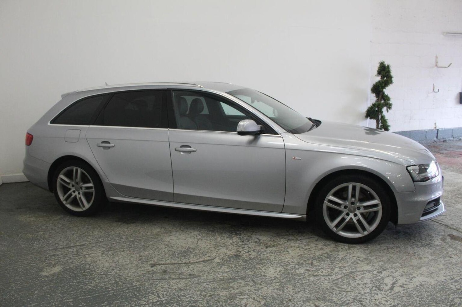 Used Audi A4 2015 for sale - 77303755: Photo 4