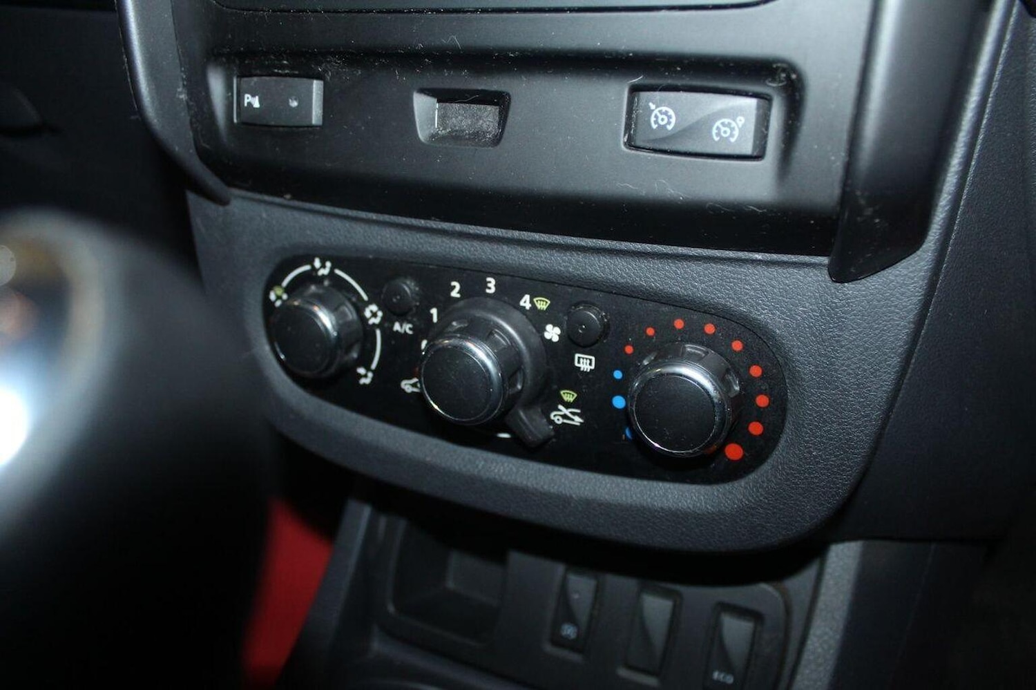 Used Dacia Duster 2016 for sale - 77065693: Photo 40