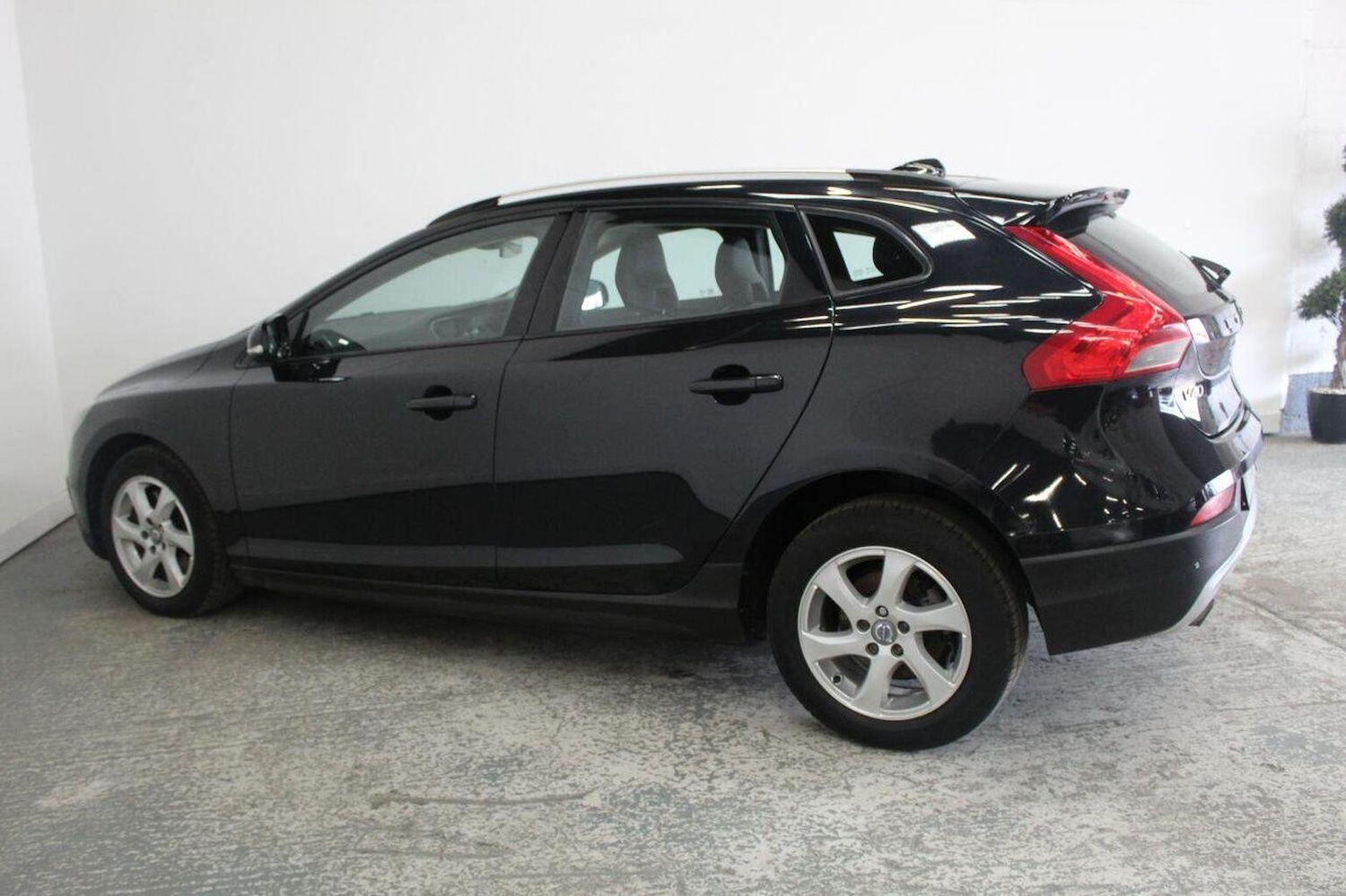 Used Volvo V60 2014 for sale - 77938024: Photo 10