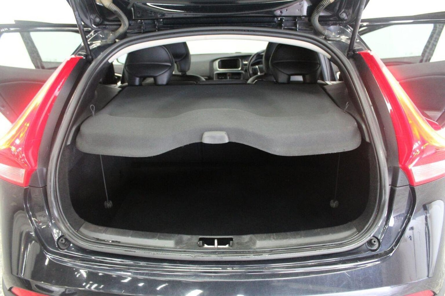 Used Volvo V60 2014 for sale - 77938024: Photo 23