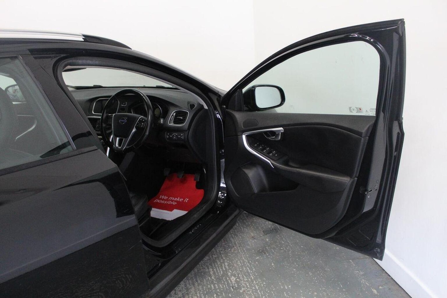 Used Volvo V60 2014 for sale - 77938024: Photo 24