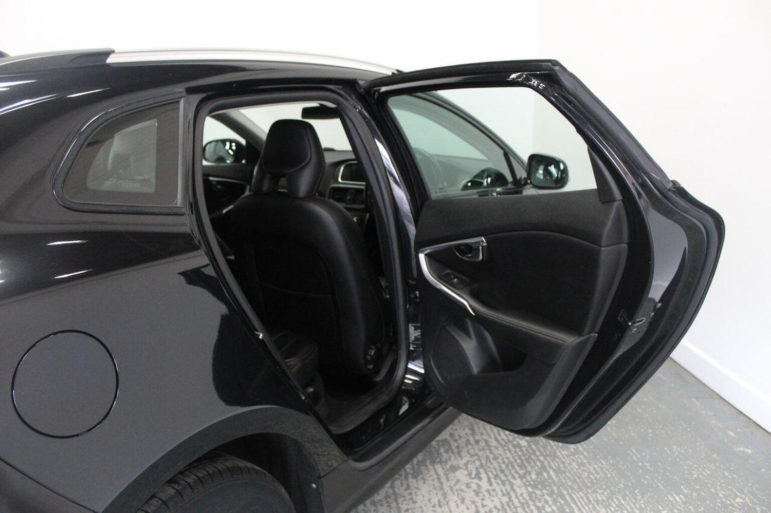 Used Volvo V60 2014 for sale - 77938024: Photo 25