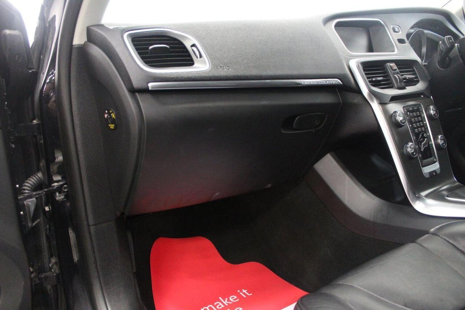 Used Volvo V60 2014 for sale - 77938024: Photo 30