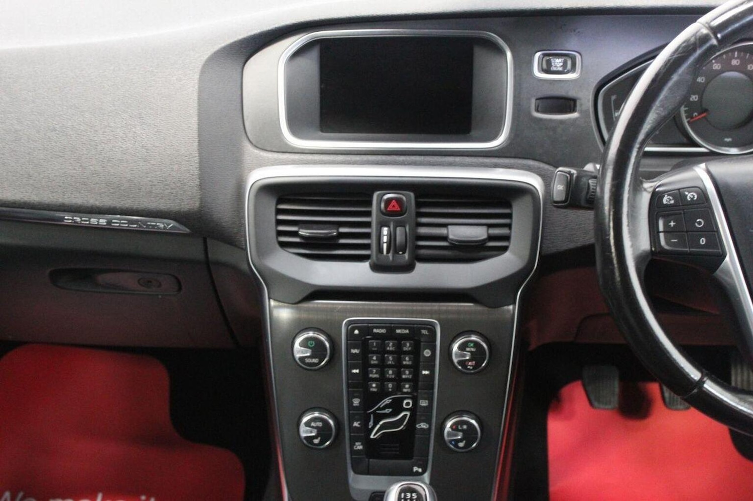 Used Volvo V60 2014 for sale - 77938024: Photo 32