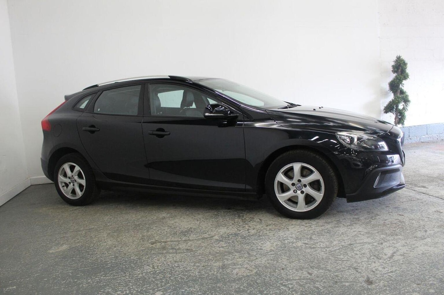 Used Volvo V60 2014 for sale - 77938024: Photo 4