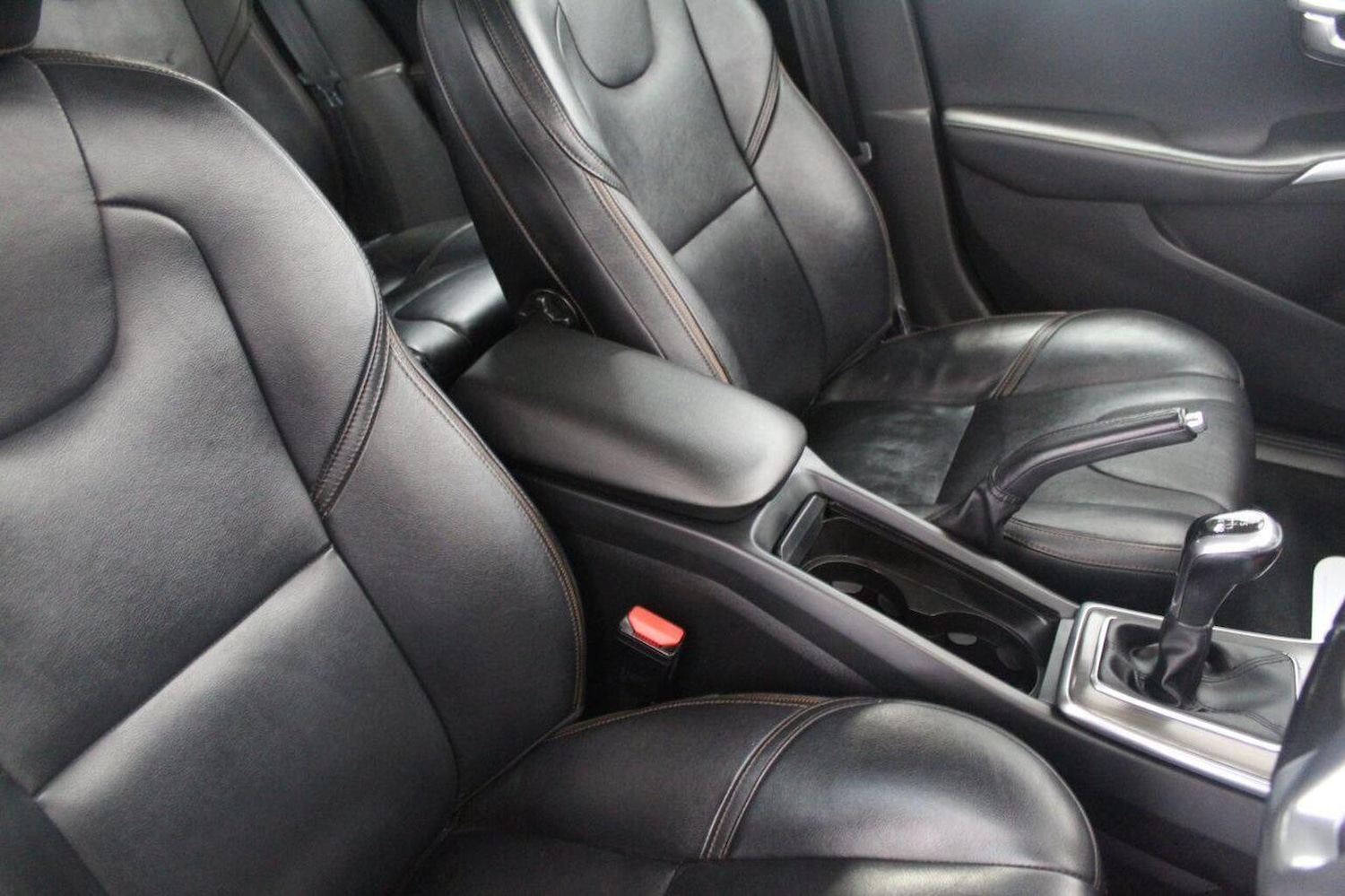 Used Volvo V60 2014 for sale - 77938024: Photo 46