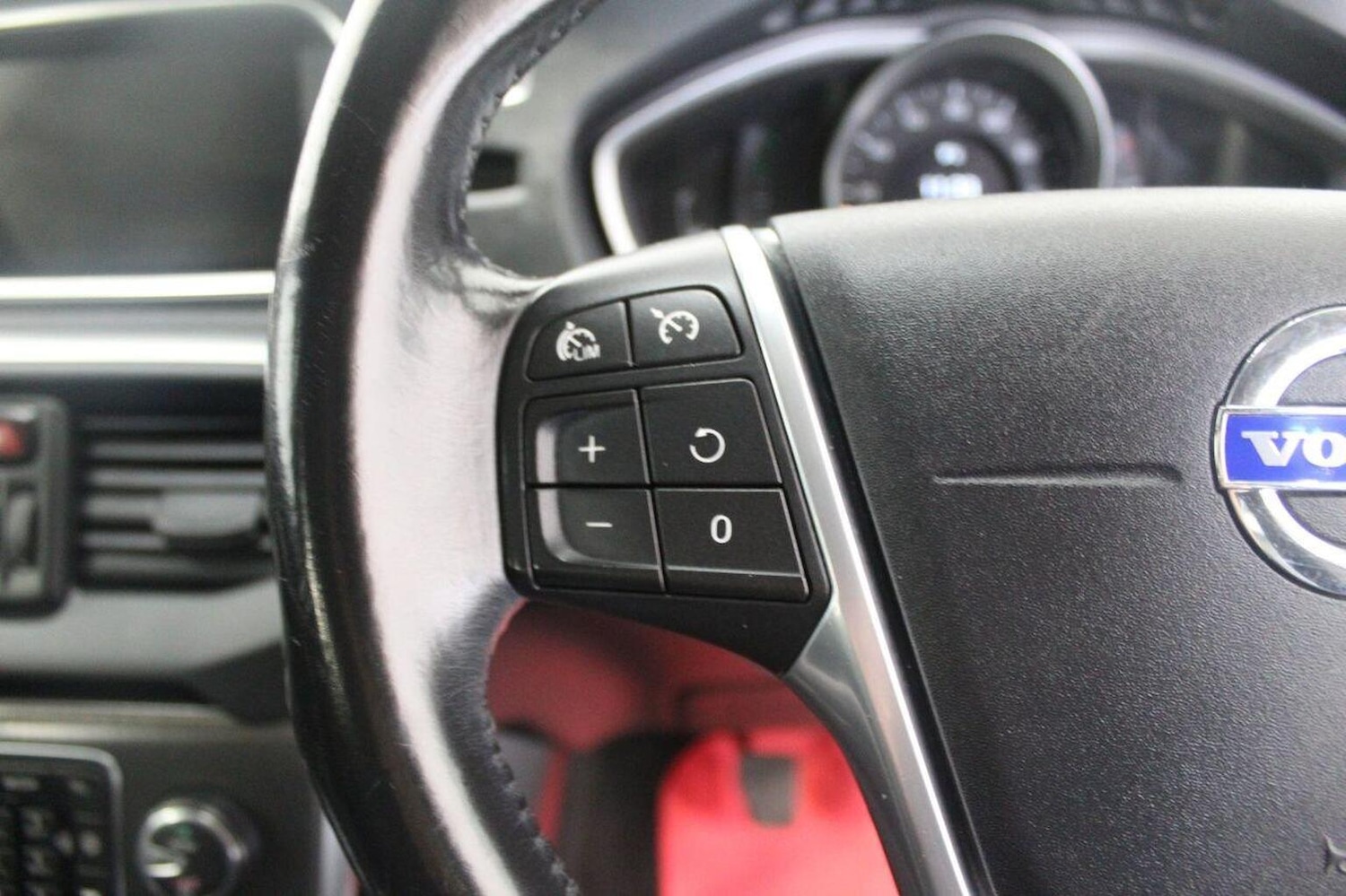 Used Volvo V60 2014 for sale - 77938024: Photo 48