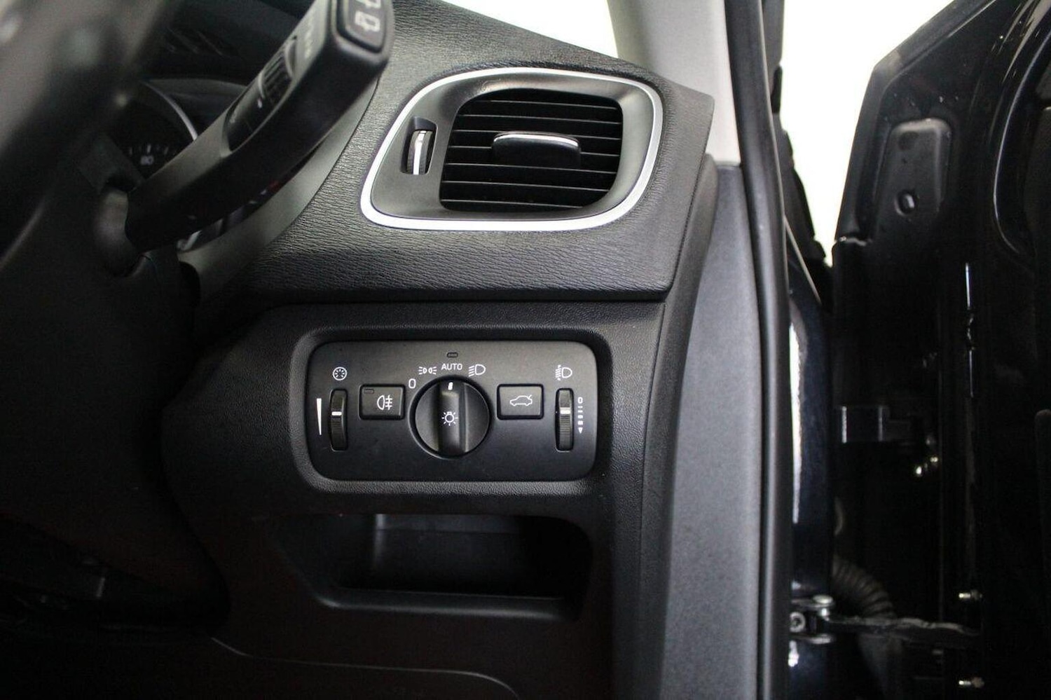 Used Volvo V60 2014 for sale - 77938024: Photo 50