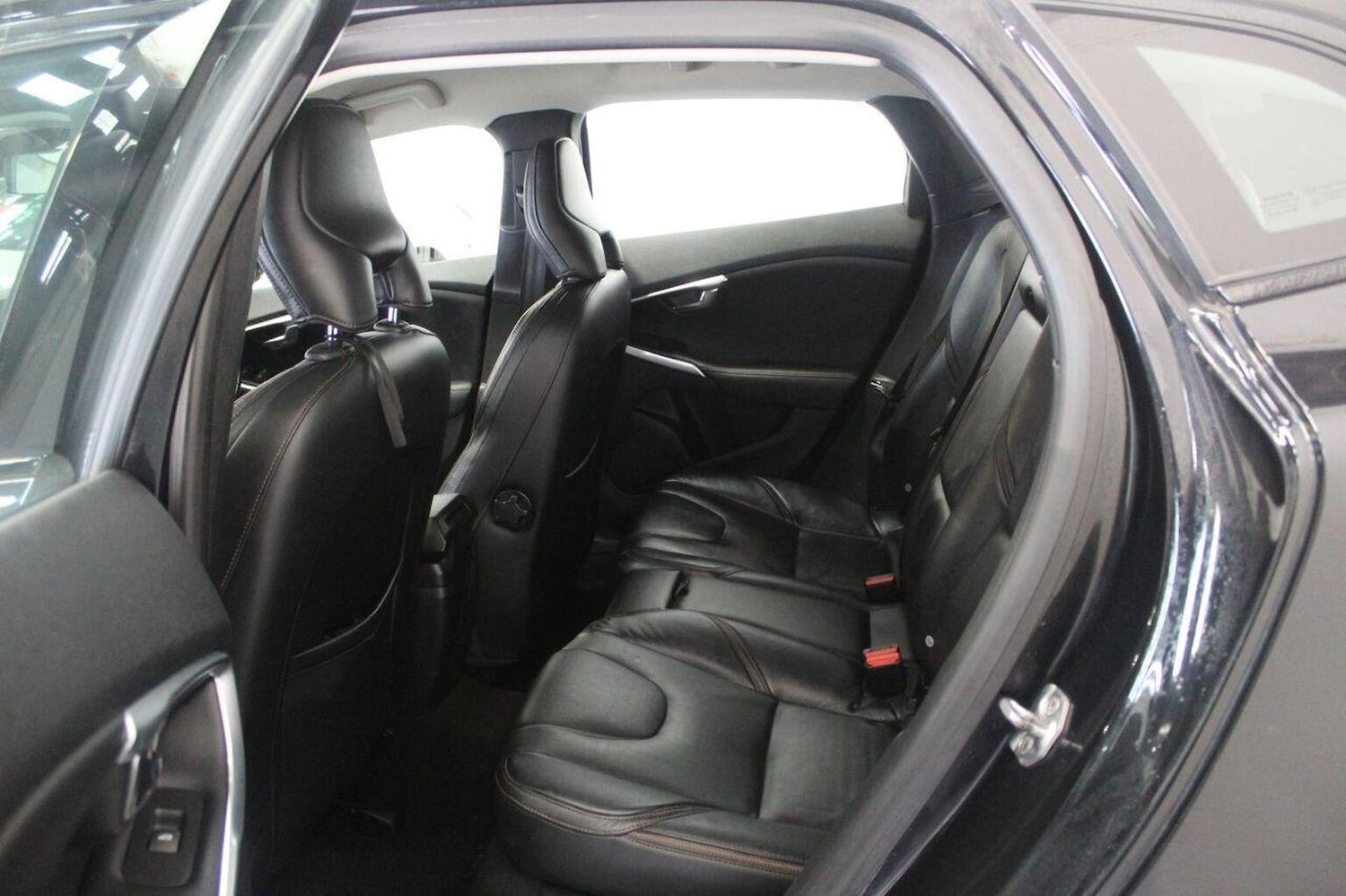 Used Volvo V60 2014 for sale - 77938024: Photo 54