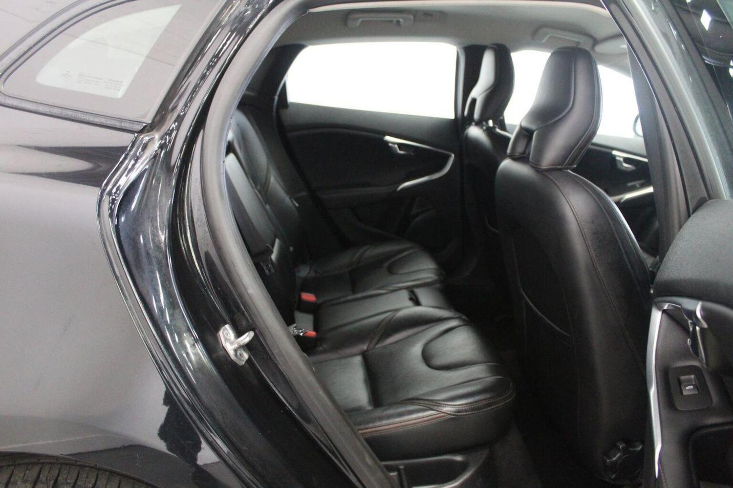 Used Volvo V60 2014 for sale - 77938024: Photo 55