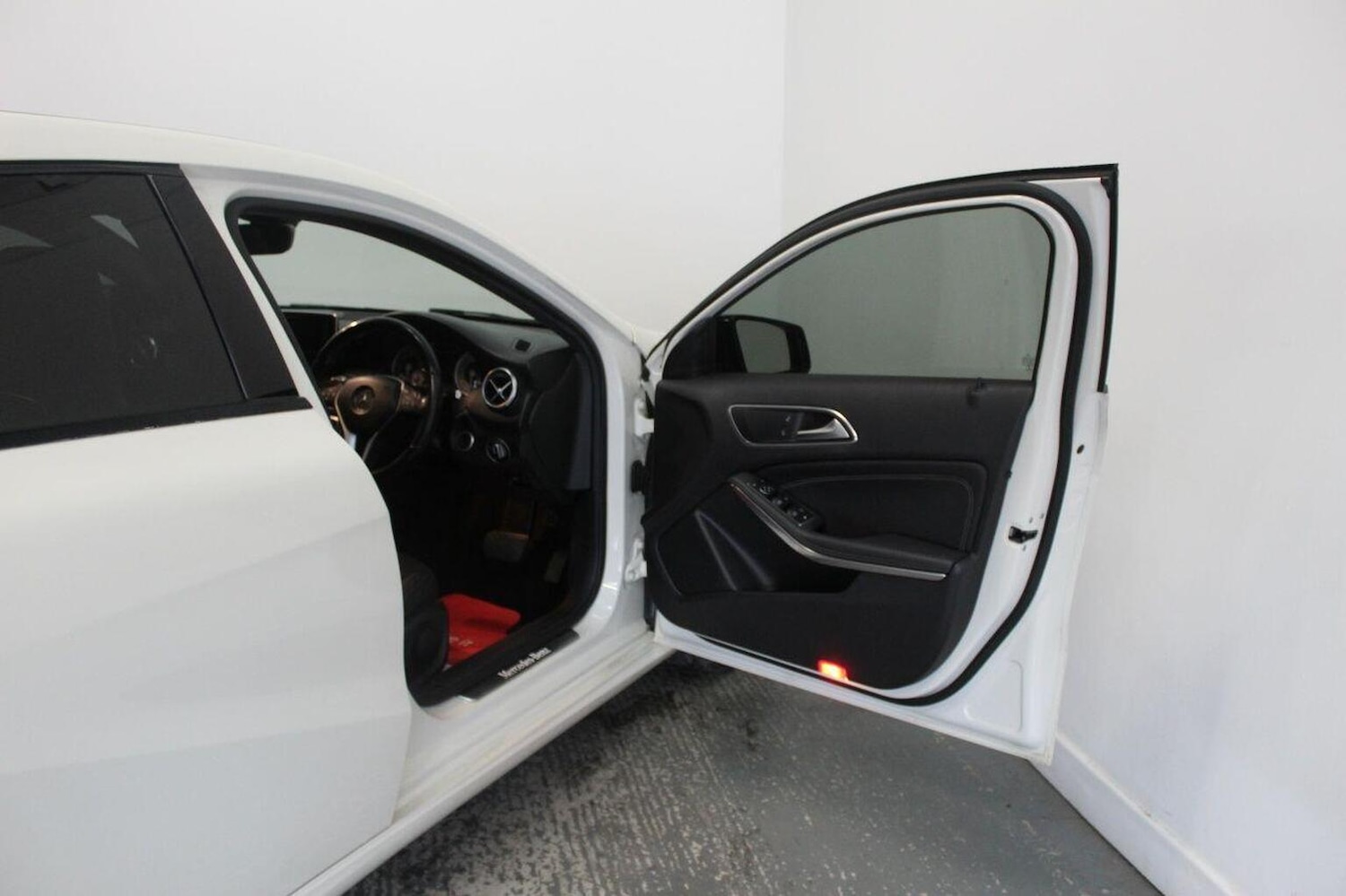 Used Mercedes-Benz A-Class 2014 for sale - 76397007: Photo 22