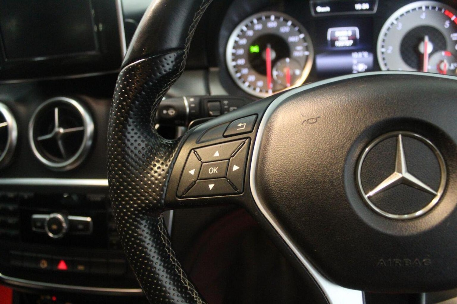 Used Mercedes-Benz A-Class 2014 for sale - 76397007: Photo 41