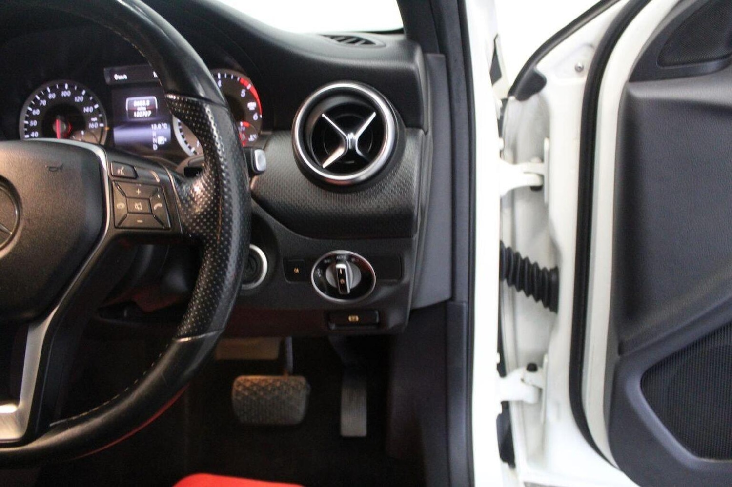 Used Mercedes-Benz A-Class 2014 for sale - 76397007: Photo 43