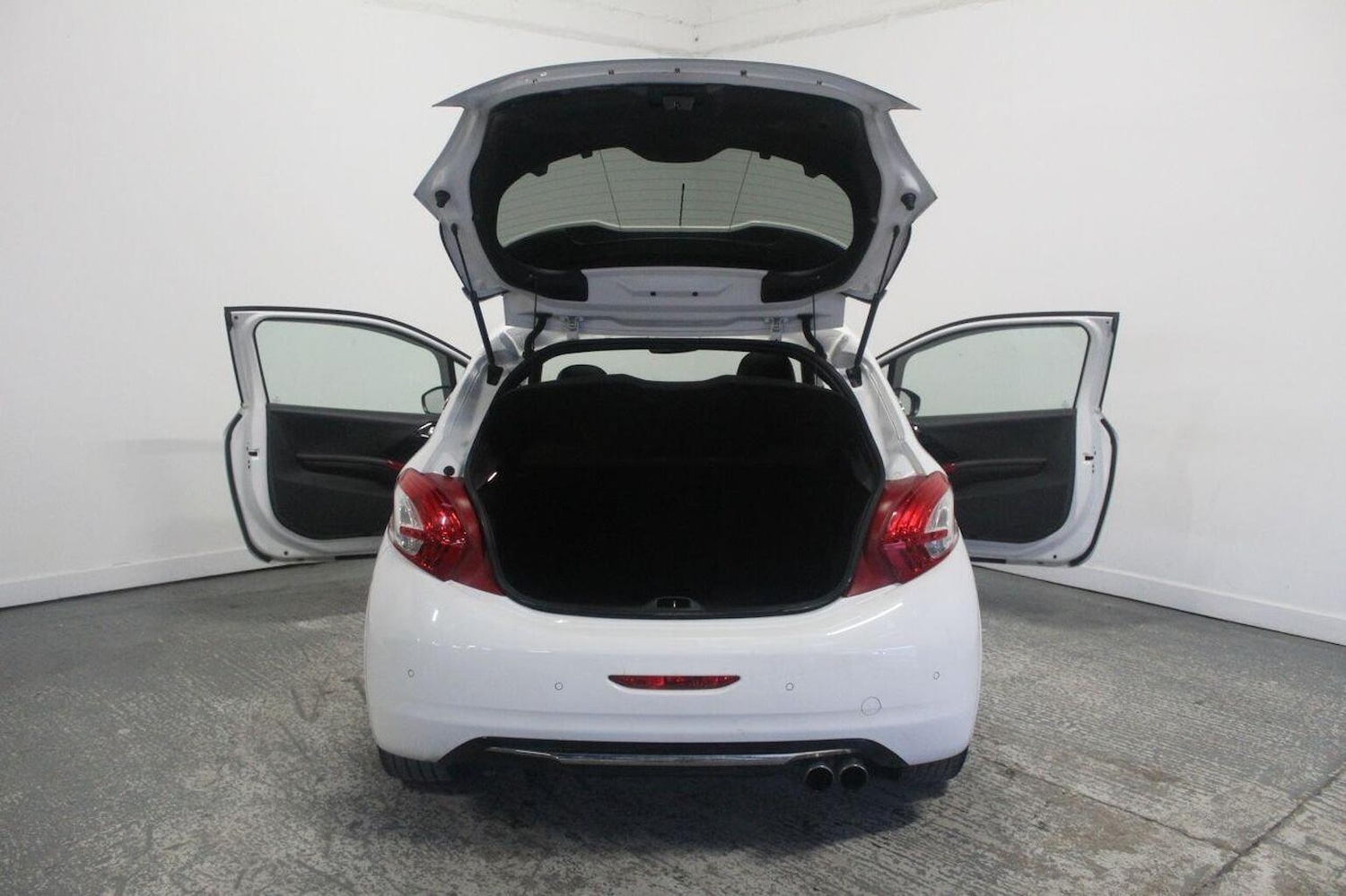 Used Peugeot 208 2014 for sale - 77189261: Photo 25