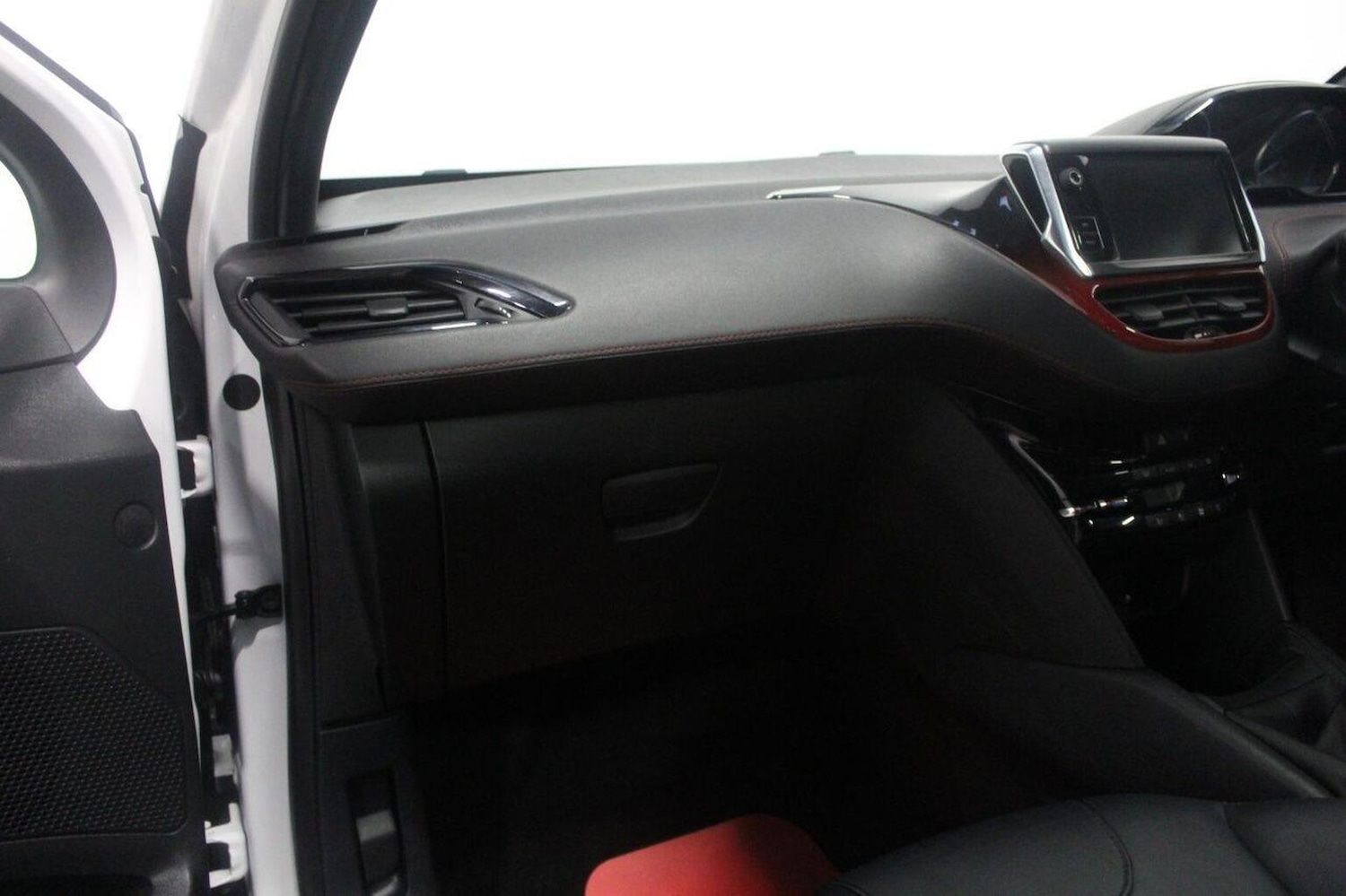 Used Peugeot 208 2014 for sale - 77189261: Photo 31