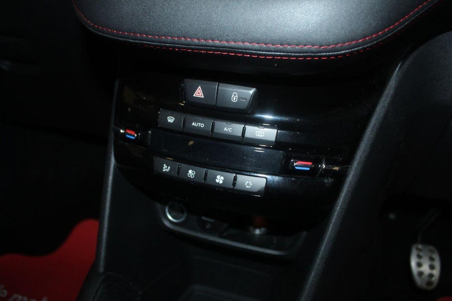 Used Peugeot 208 2014 for sale - 77189261: Photo 41