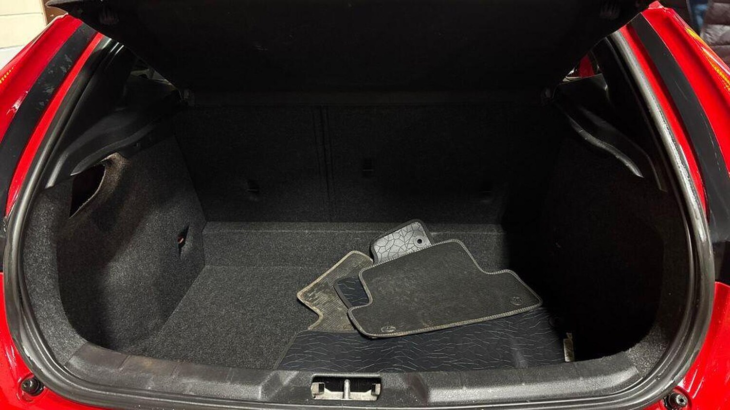 Used Volvo V40 2014 for sale - 77465150: Photo 10