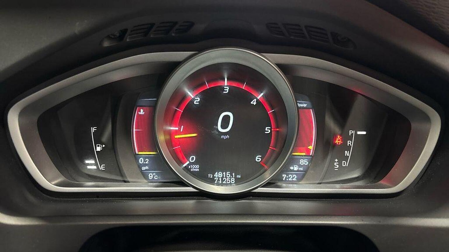 Used Volvo V40 2014 for sale - 77465150: Photo 15