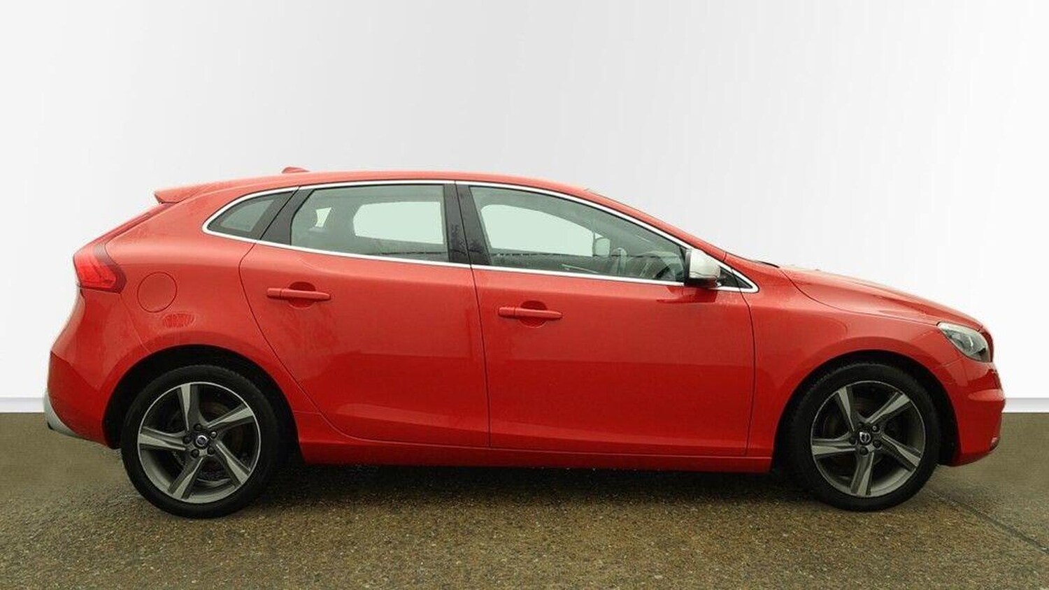 Used Volvo V40 2014 for sale - 77465150: Photo 8