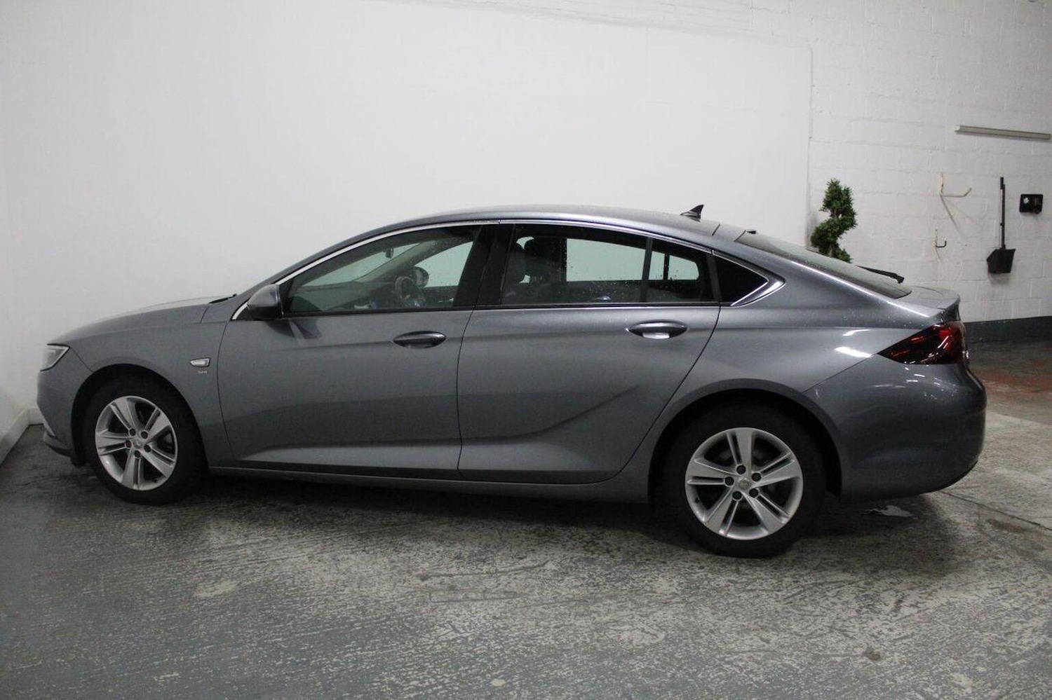 Used Vauxhall Insignia 2018 for sale - 77937875: Photo 10