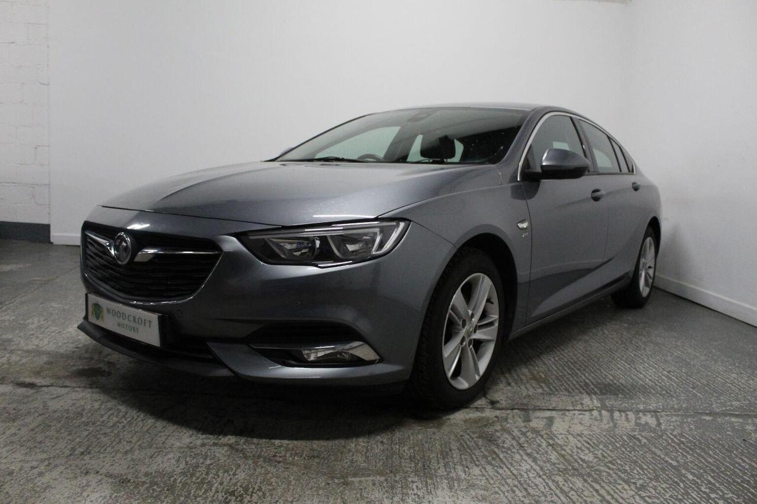 Used Vauxhall Insignia 2018 for sale - 77937875: Photo 2
