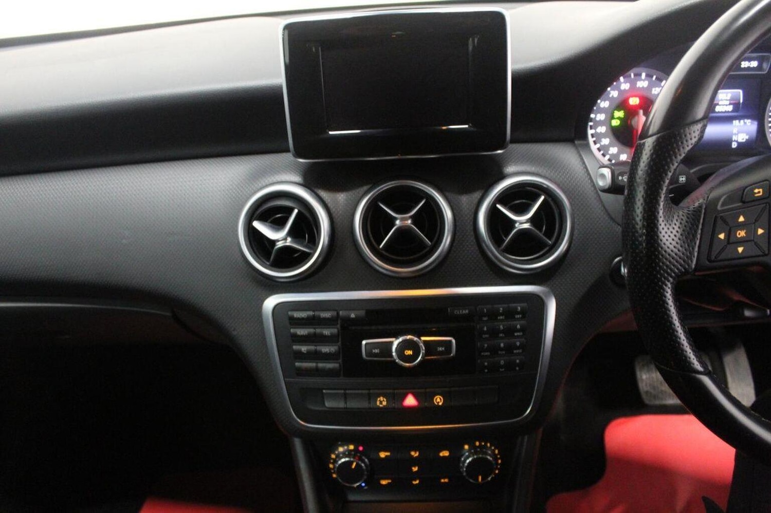 Used Mercedes-Benz A-Class 2015 for sale - 77140681: Photo 32