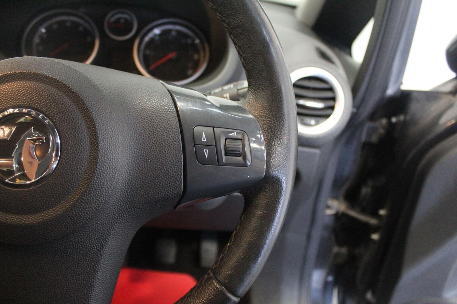 Used Vauxhall Corsa 2012 for sale - 77991652: Photo 39