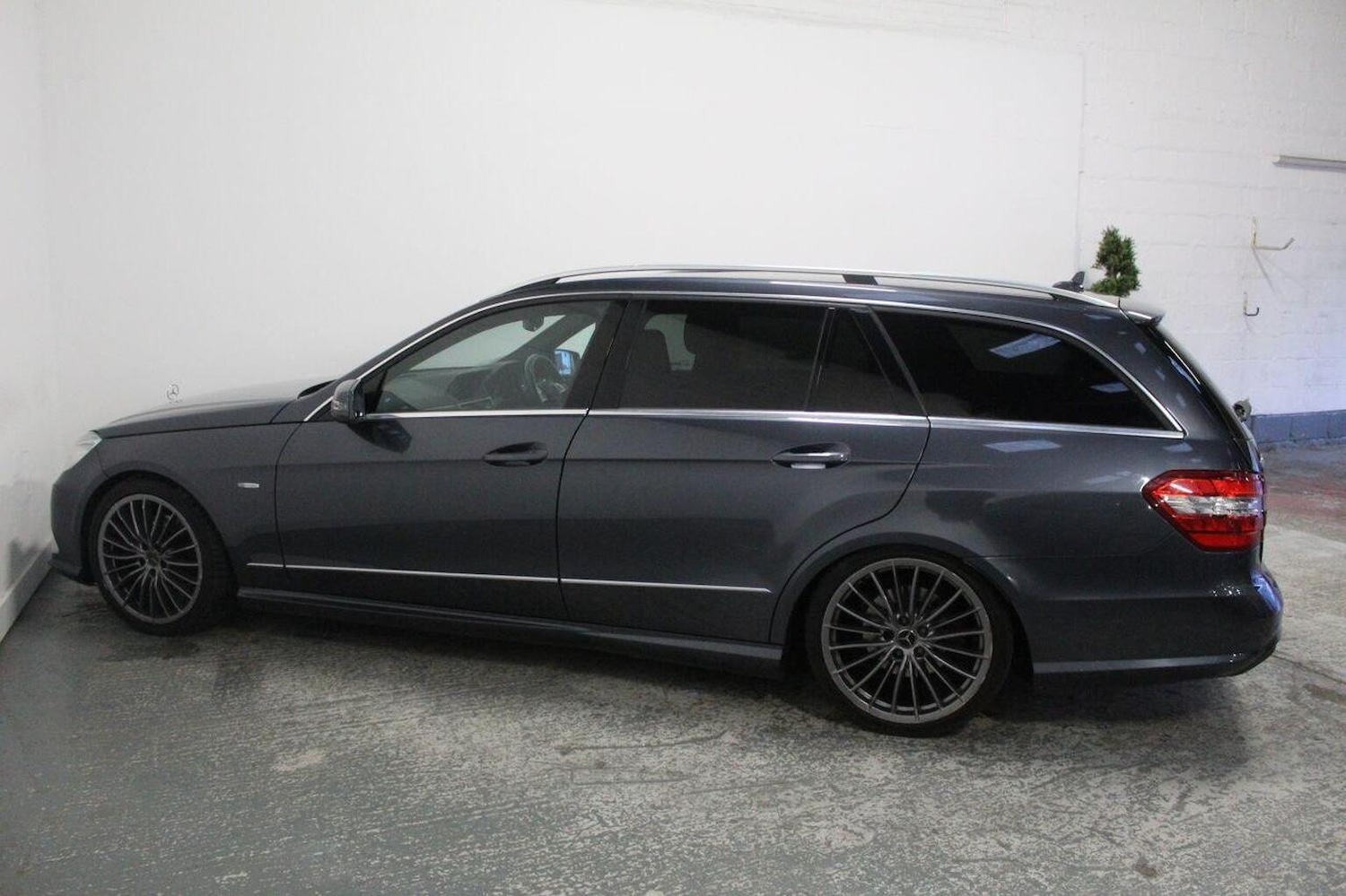 Used Mercedes-Benz E Class 2012 for sale - 77558496: Photo 10