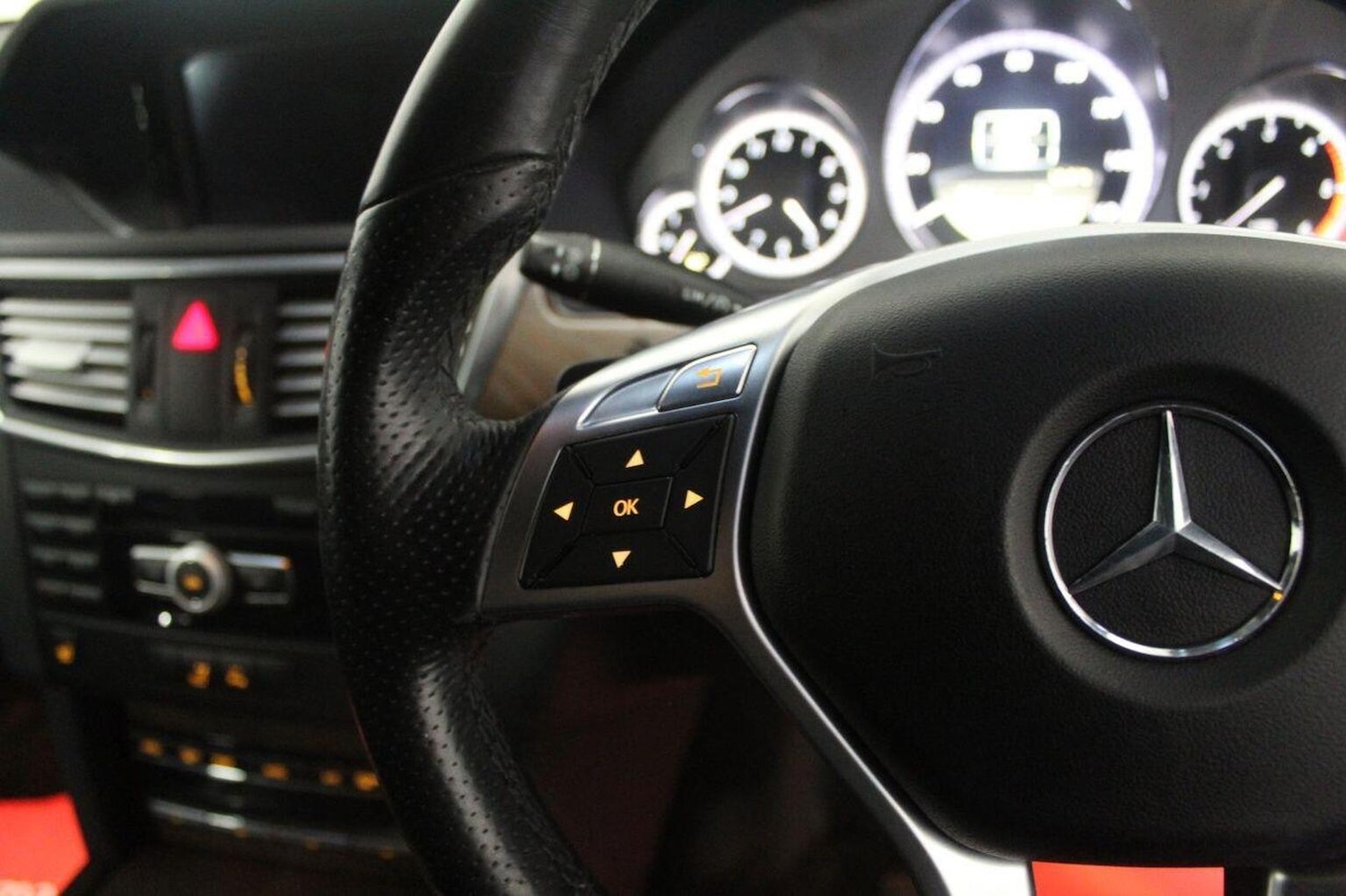 Used Mercedes-Benz E Class 2012 for sale - 77558496: Photo 45