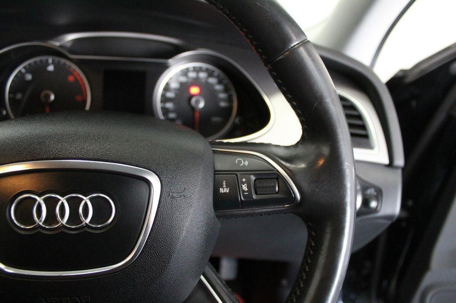 Used Audi A4 2013 for sale - 76181079: Photo 49