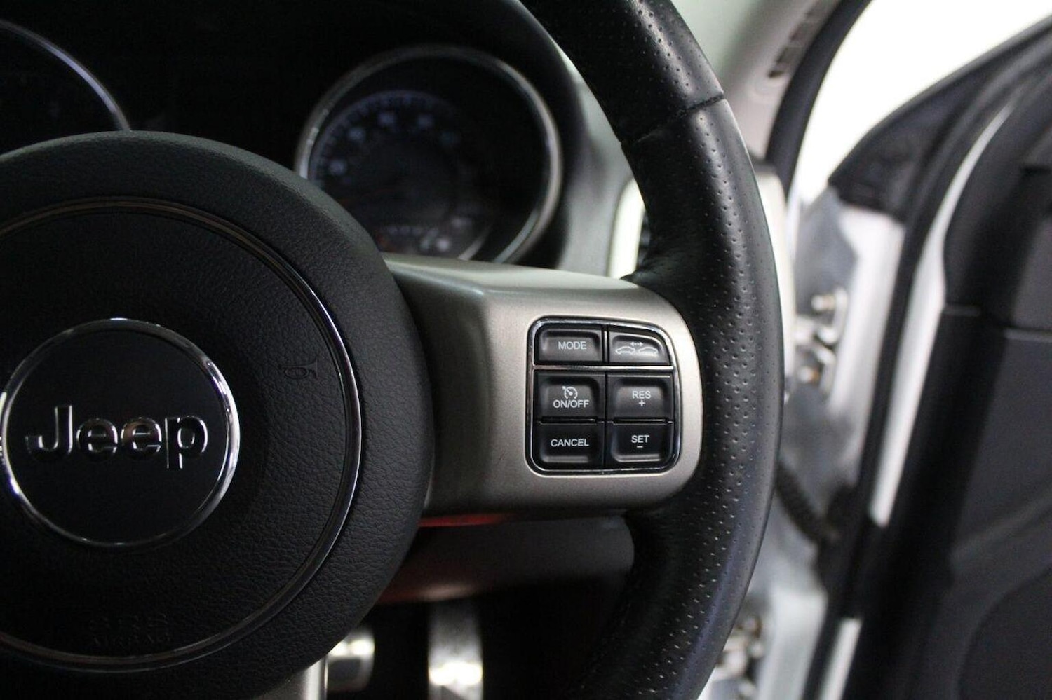 Used Jeep Grand Cherokee 2013 for sale - 77140666: Photo 46