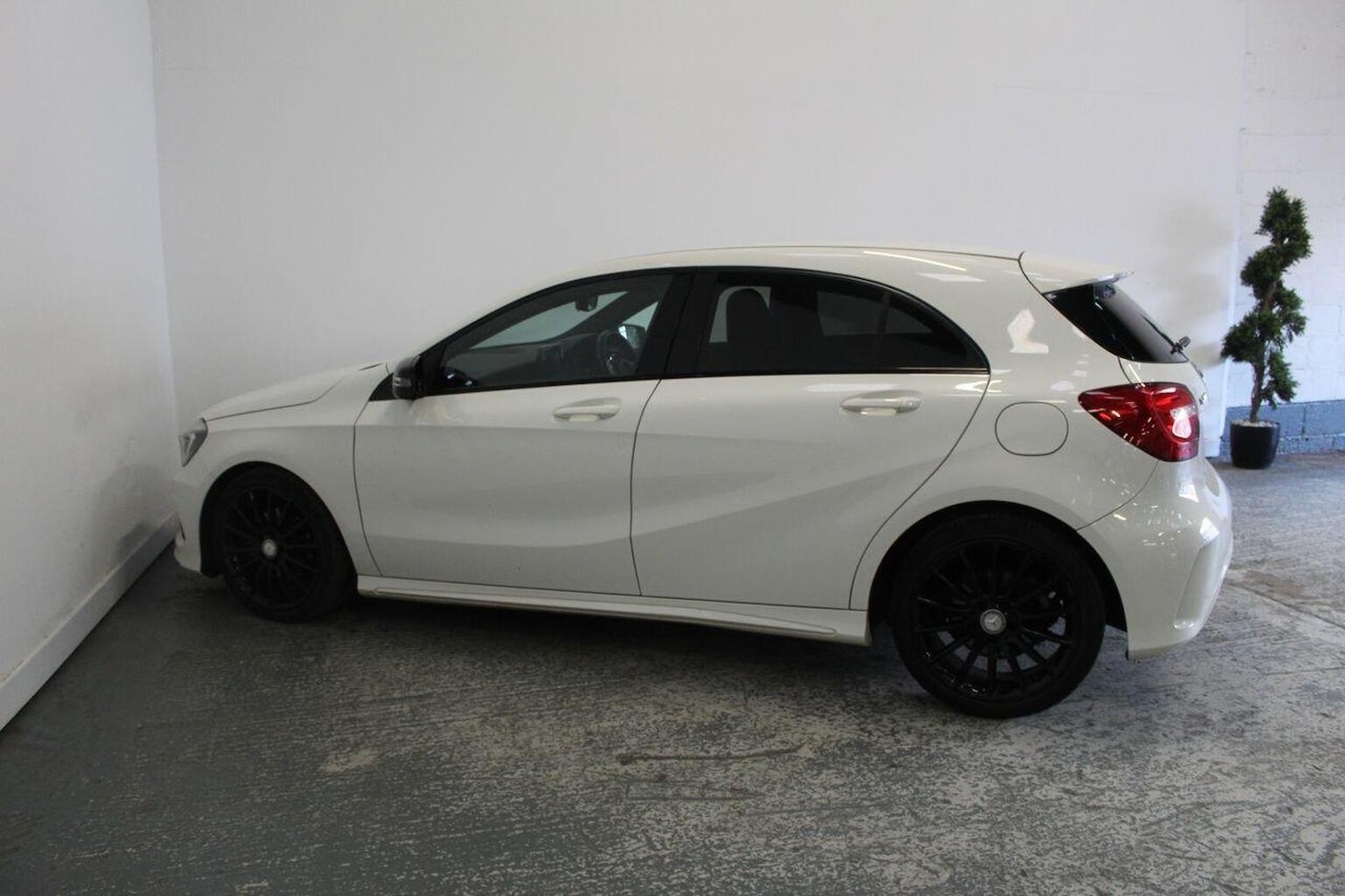 Used Mercedes-Benz A-Class 2013 for sale - 76242862: Photo 11