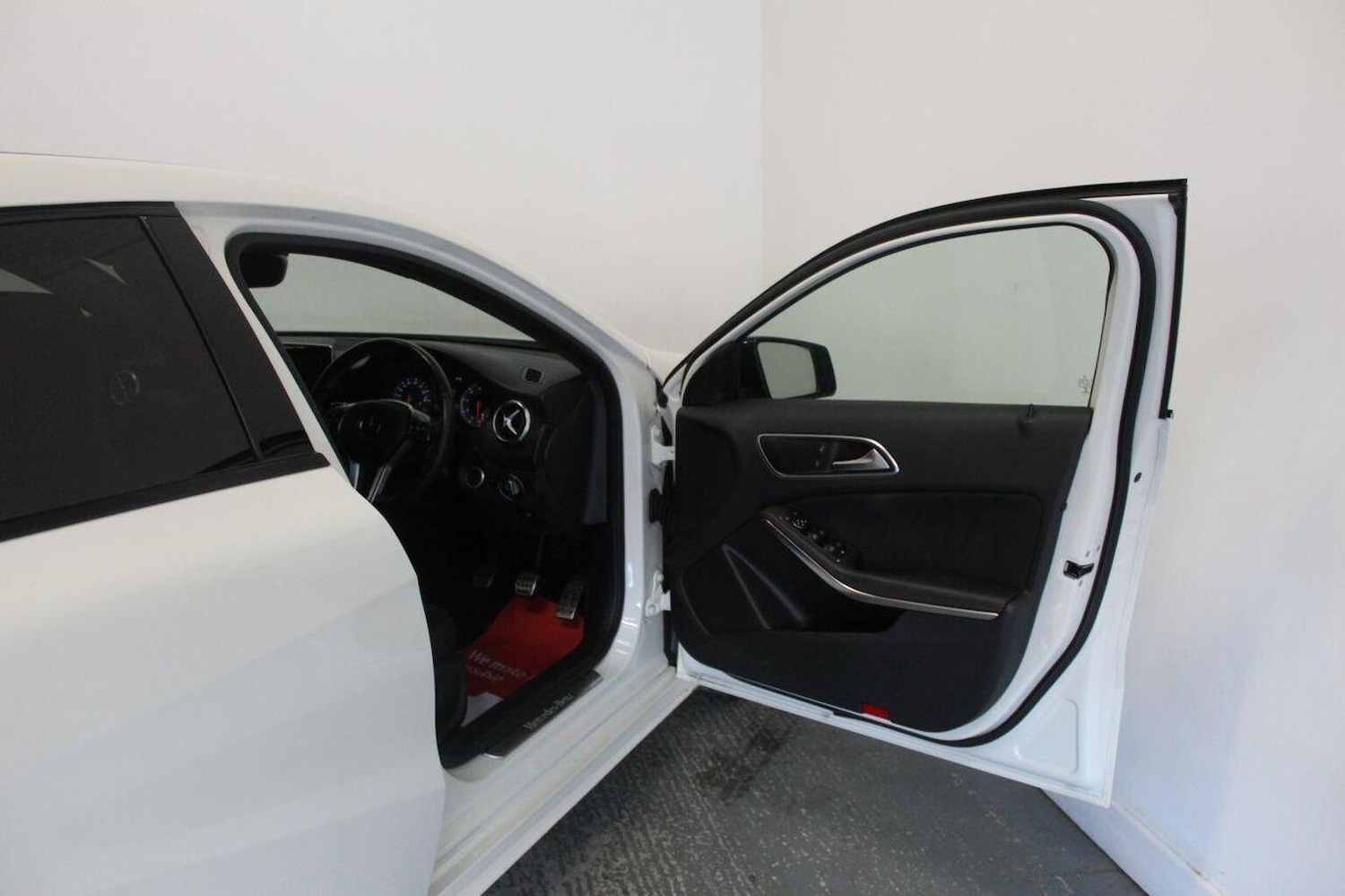 Used Mercedes-Benz A-Class 2013 for sale - 76242862: Photo 22