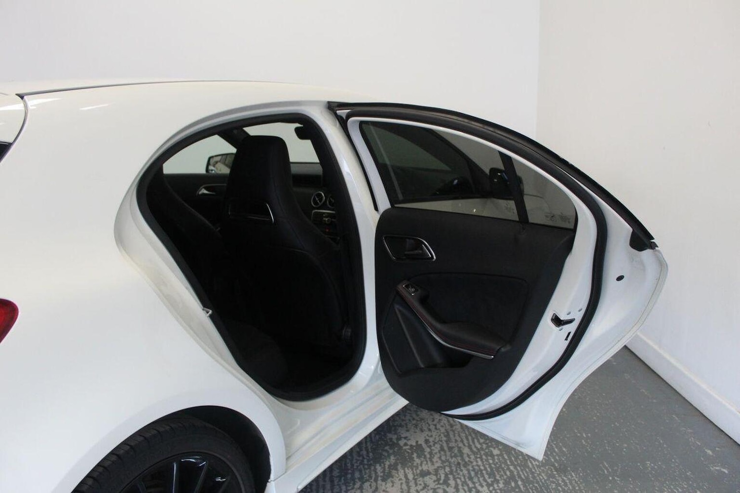 Used Mercedes-Benz A-Class 2013 for sale - 76242862: Photo 23