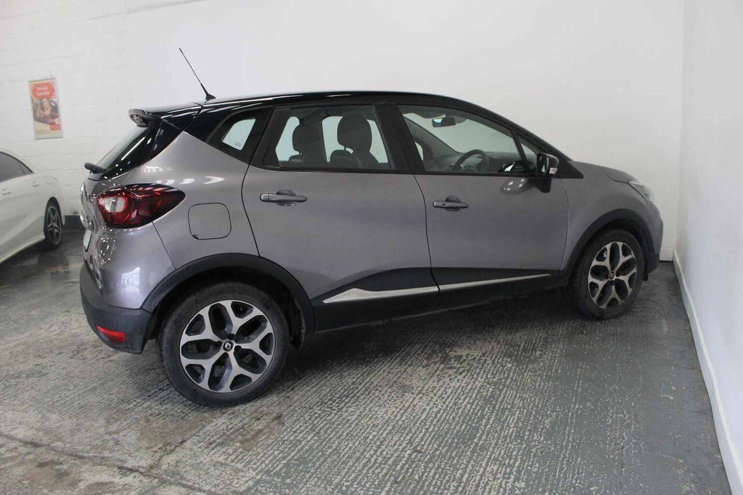 Used Renault Captur 2017 for sale - 77937917: Photo 11