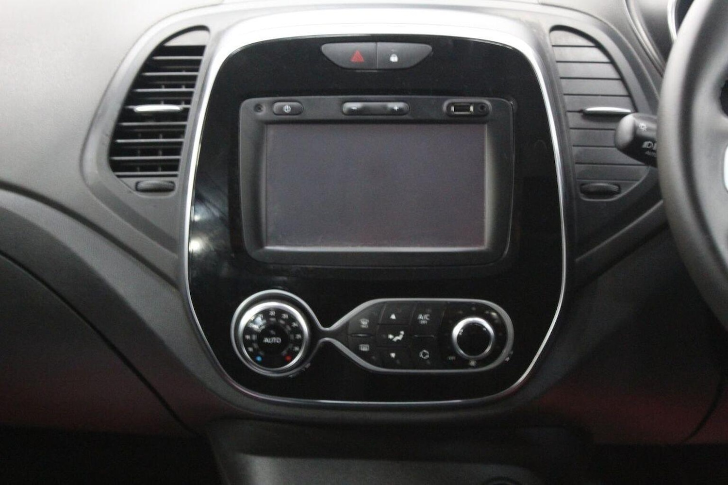 Used Renault Captur 2017 for sale - 77937917: Photo 31